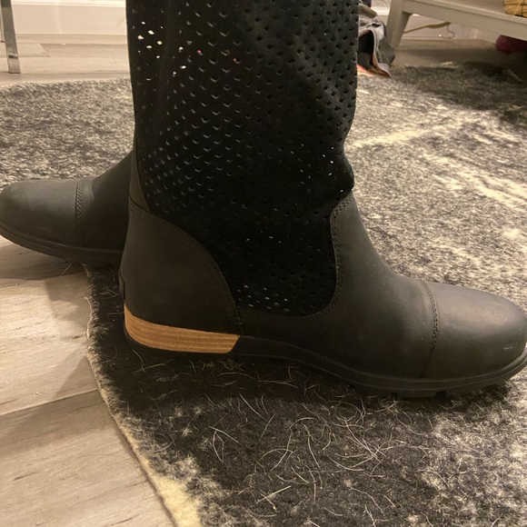 Sorel boots - Picture 4 of 7